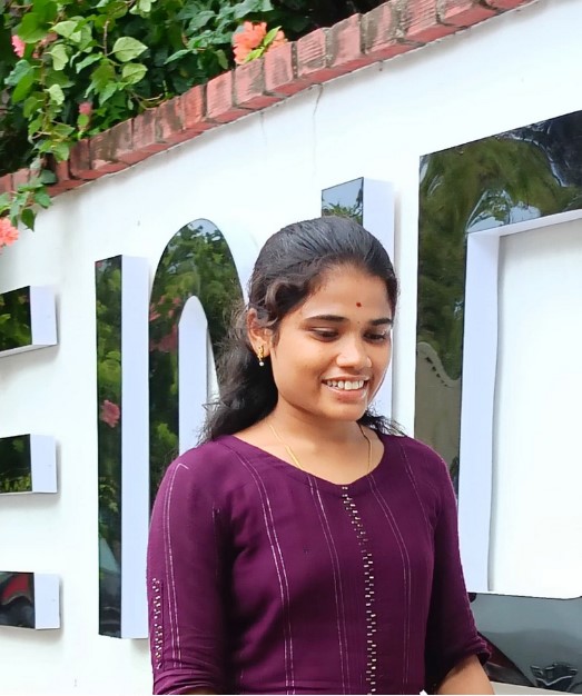 r சந்தியா B