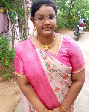 R கோமதி    BA (english