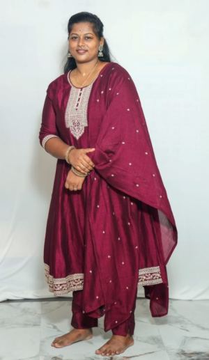 V.யாழினி 