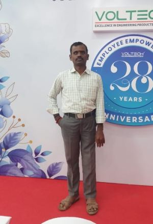 P.மனோகரன்(கால் சற்று ஊனம் )