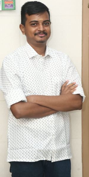 r விக்னேஸ்வரன்.B.Tech  Amazon