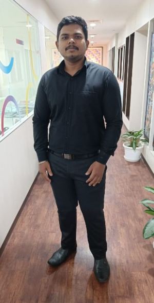 E.முத்துக்குமரன்