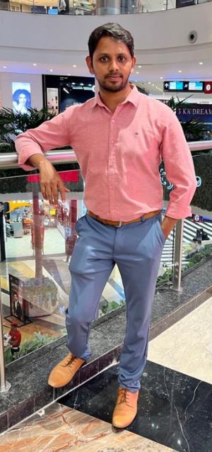 B.யோகேஷ்