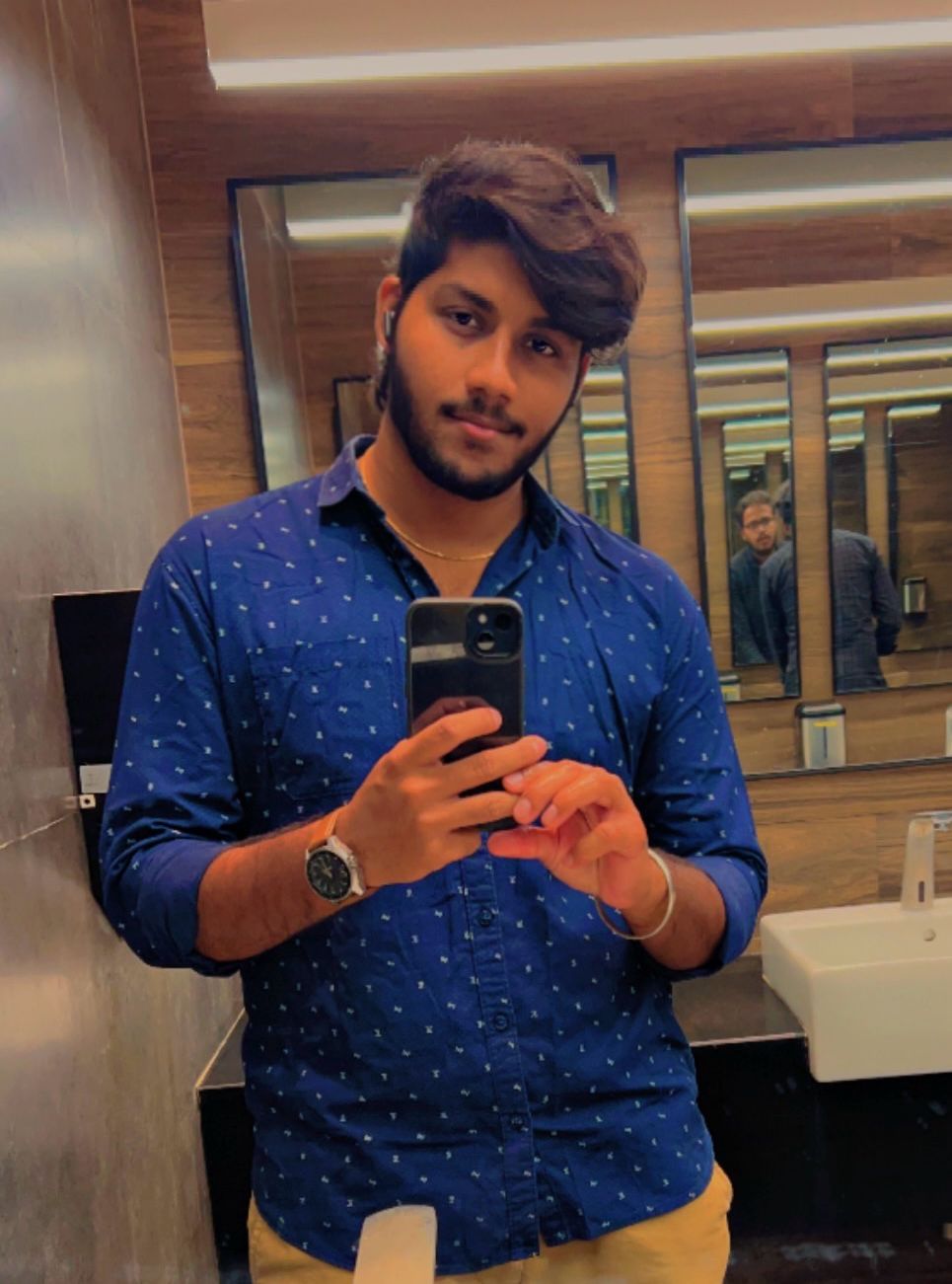 R.விஜய் (எ) முகுந்தன்