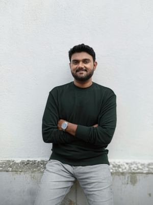 s  புவனேஷ் 