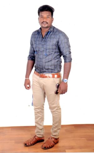 V.விக்னேஷ் 